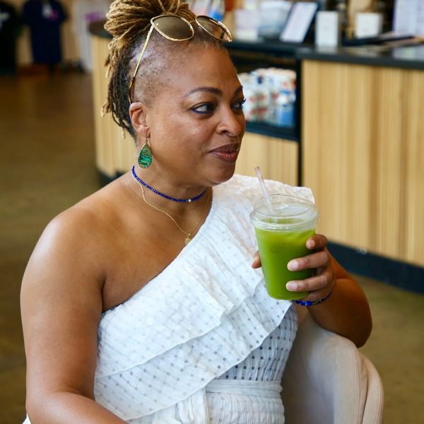 Lisa with green drinnk